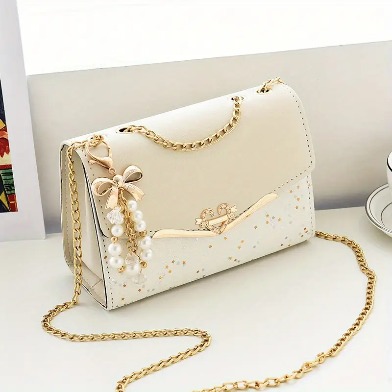 Clutch Plateado de Fiesta - Elegancia Compacta 1 Clutch Plateado de Fiesta - Elegancia Compacta
