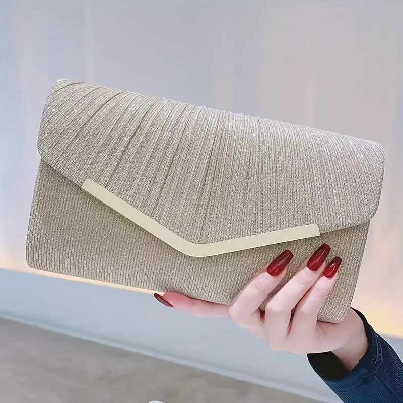 Clutch Plateado de Fiesta - Elegancia Compacta 4 Clutch Plateado de Fiesta - Elegancia Compacta - Imagen 4
